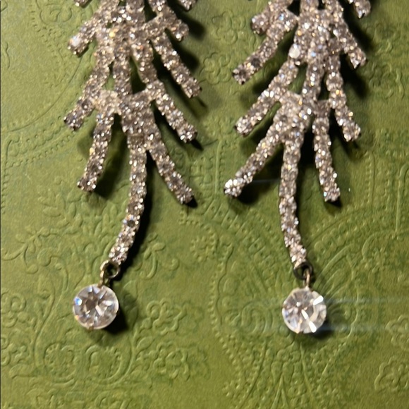 NWT Elegant Silver Crystal Rhinestone Earrings Clip On - Picture 13 of 15